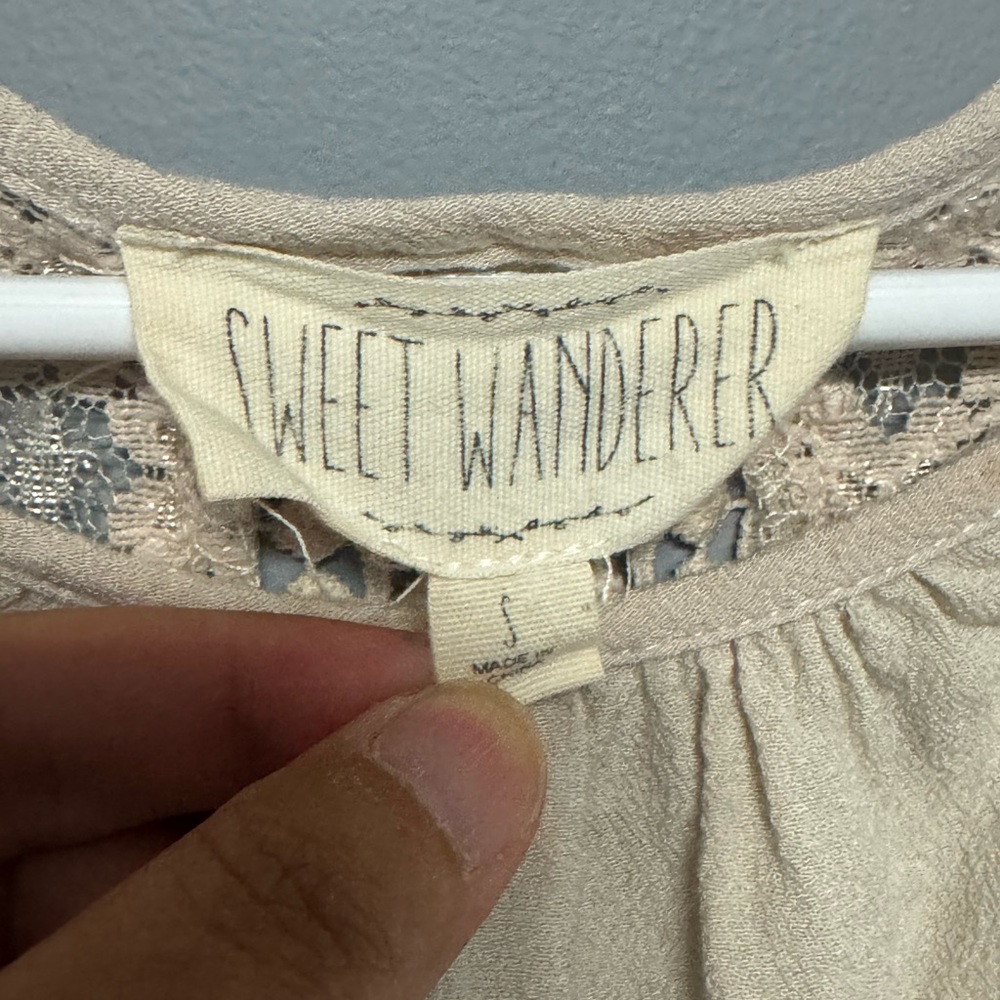 Sweet Wanderer Beige Lace Shoulder Split Back Short Sleeve Top Small Fairycore - Picture 7 of 7